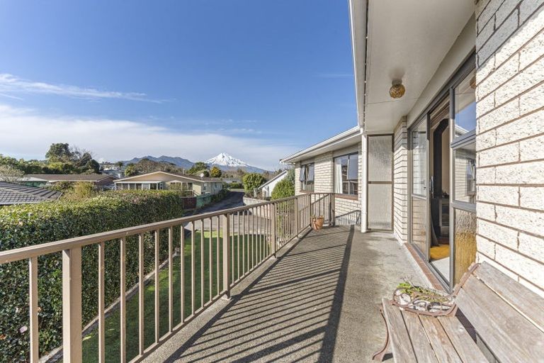 Photo of property in 10b Hickford Place, Okato, 4335