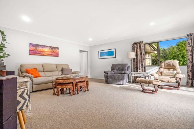 Photo of property in 15 Awaroa Stream Drive, Waiuku, 2123