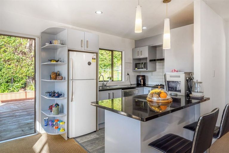 Photo of property in 9 Honeysuckle Lane, Mairangi Bay, Auckland, 0630