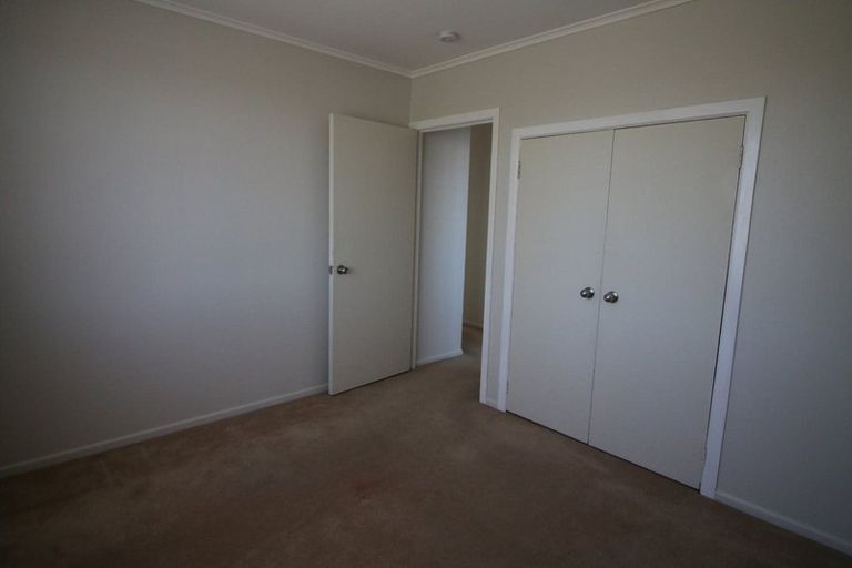 Photo of property in 20a Roberts Road, Te Atatu South, Auckland, 0610