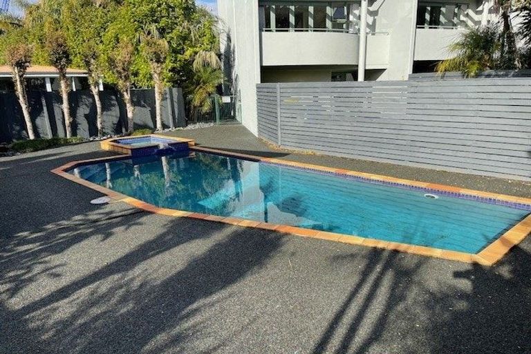 Photo of property in 11/1 Hillcrest Avenue, Hillcrest, Auckland, 0627