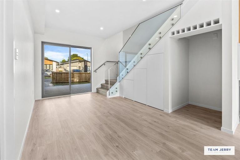 Photo of property in 11 Farranfore Road, Opaheke, Papakura, 2113