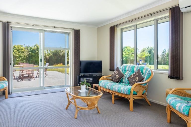 Photo of property in 33 Ketemaringi Way, Manakau, Levin, 5573