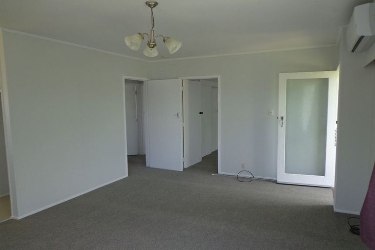 Photo of property in 1/3 Finn Place, Totara Vale, Auckland, 0629