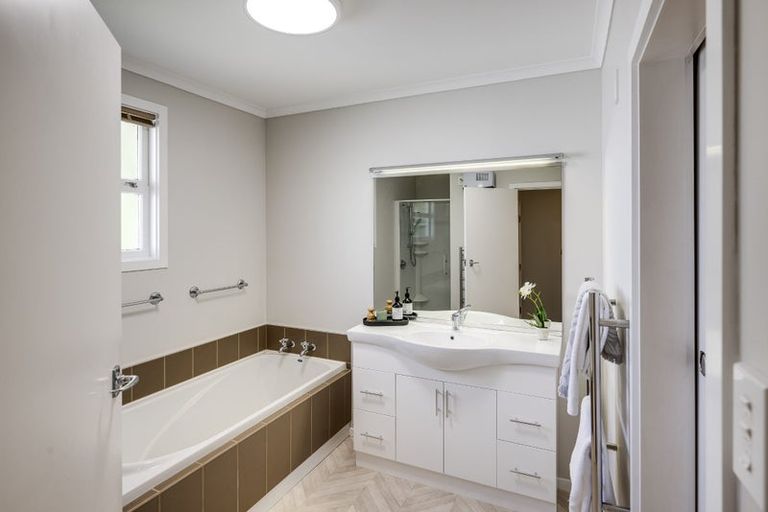 Photo of property in 23 Kent Terrace, Taradale, Napier, 4112