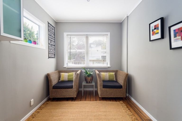 Photo of property in 29 Masterton Road, Rothesay Bay, Auckland, 0630