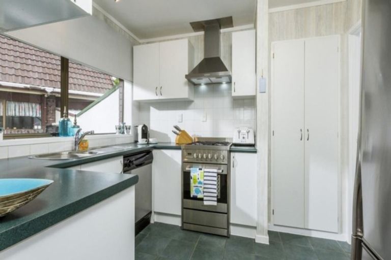 Photo of property in 1/20 Redwing Street, Browns Bay, Auckland, 0630