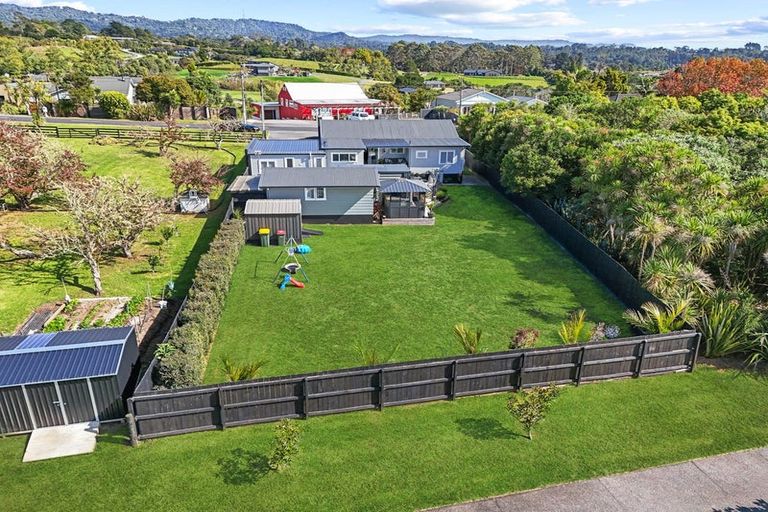 Photo of property in 84 Shaw Road, Oratia, Auckland, 0604