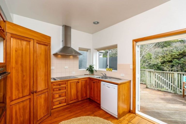 Photo of property in 42 Carrington Street, Lower Vogeltown, New Plymouth, 4310