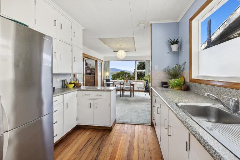 Photo of property in 130 Breaker Bay Road, Breaker Bay, Wellington, 6022