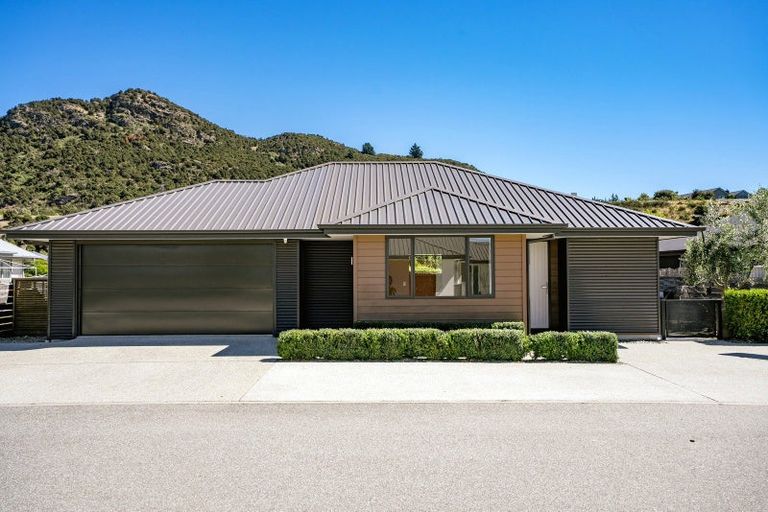 Photo of property in 12 Warbler Lane, Albert Town, Wanaka, 9305
