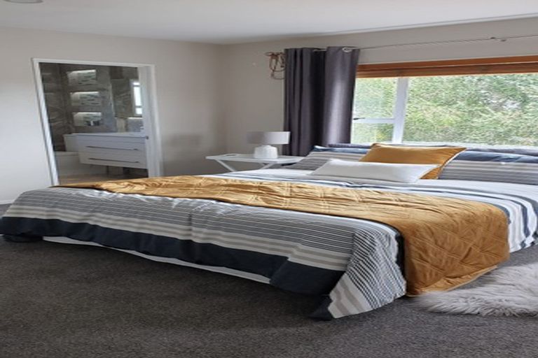 Photo of property in 313 Hobsonville Road, Hobsonville, Auckland, 0618