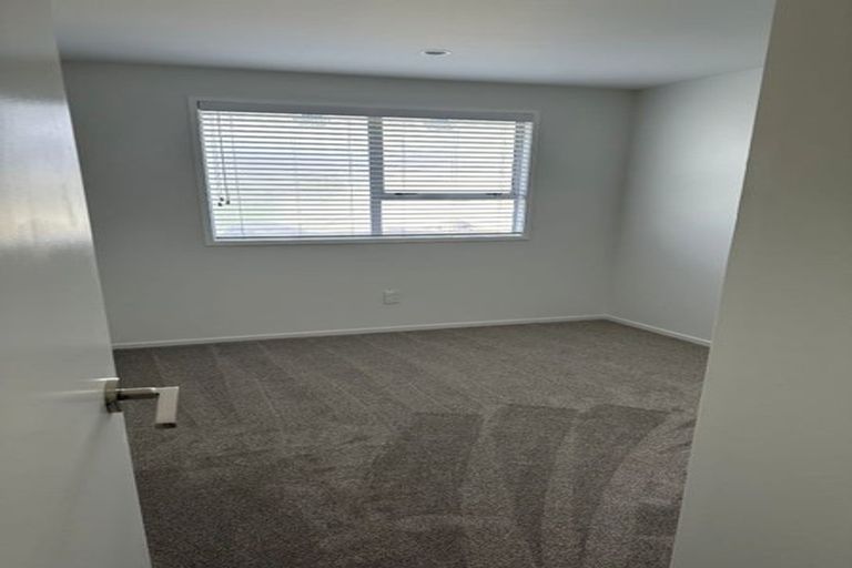 Photo of property in 115 Kemp Road, Massey, Auckland, 0614