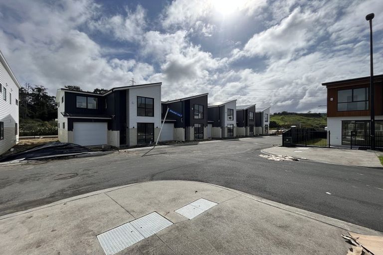 Photo of property in 1 Whawhaki Lane, Kumeu, 0810