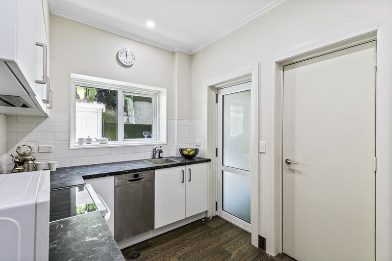 Photo of property in Fountain Court, 18/48 Oriental Parade, Oriental Bay, Wellington, 6011