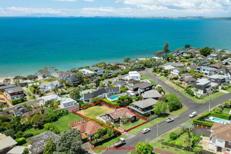 Photo of property in 13 Scarboro Terrace, Murrays Bay, Auckland, 0630