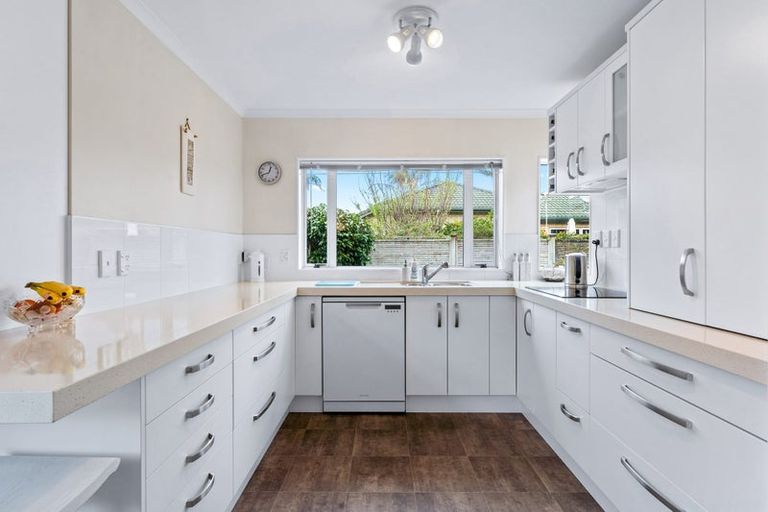 Photo of property in 28 Dan Tori Place, Orewa, 0931