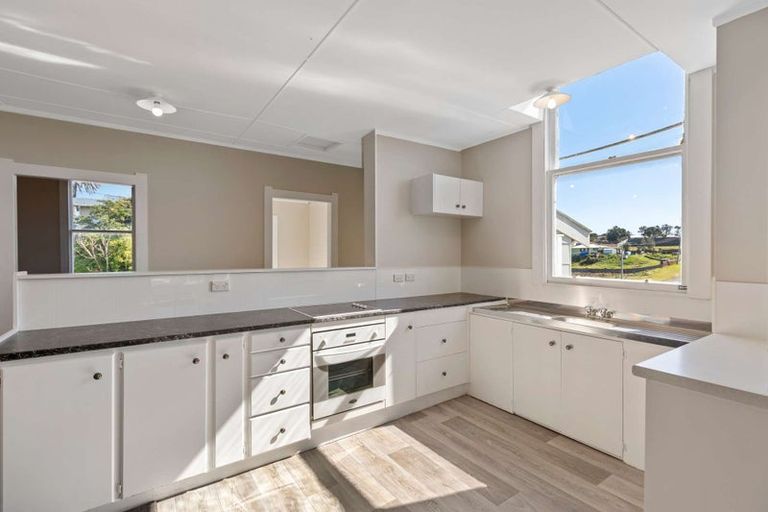 Photo of property in 20 Cambridge Street, Patea, 4520