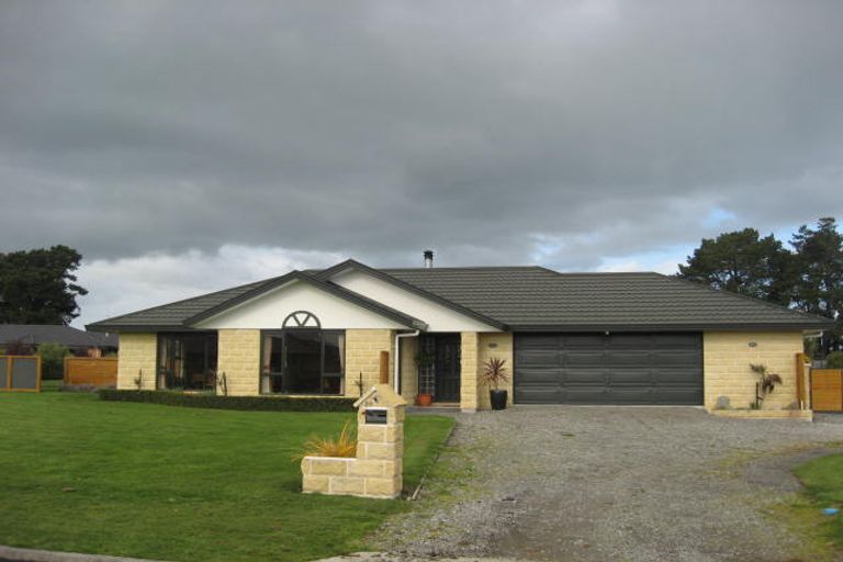 Photo of property in 18 Kenwyn Drive, Carterton, 5713