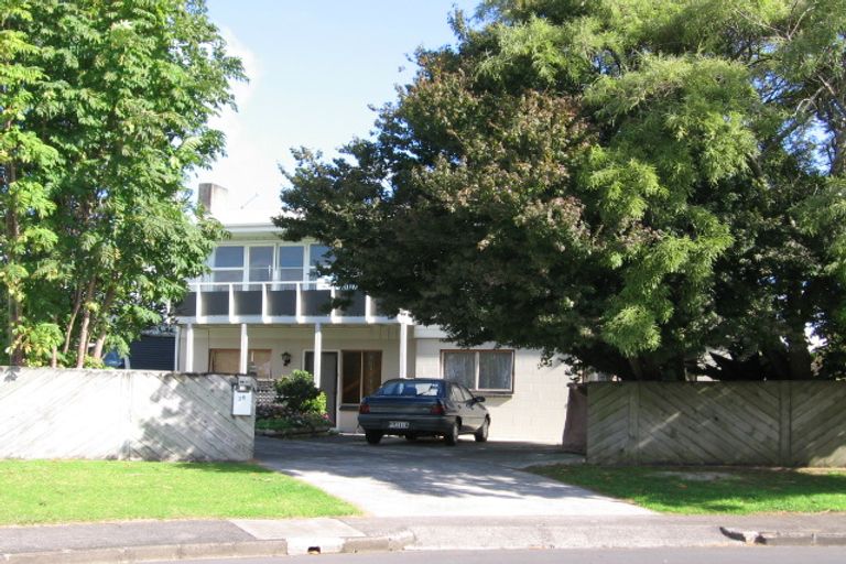 Photo of property in 36 Graham Avenue, Te Atatu Peninsula, Auckland, 0610