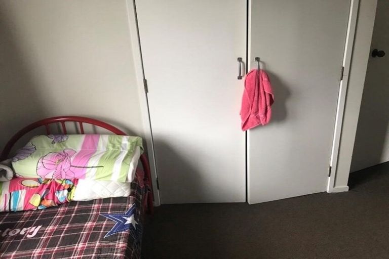 Photo of property in 5 Garner Place, Glenfield, Auckland, 0629