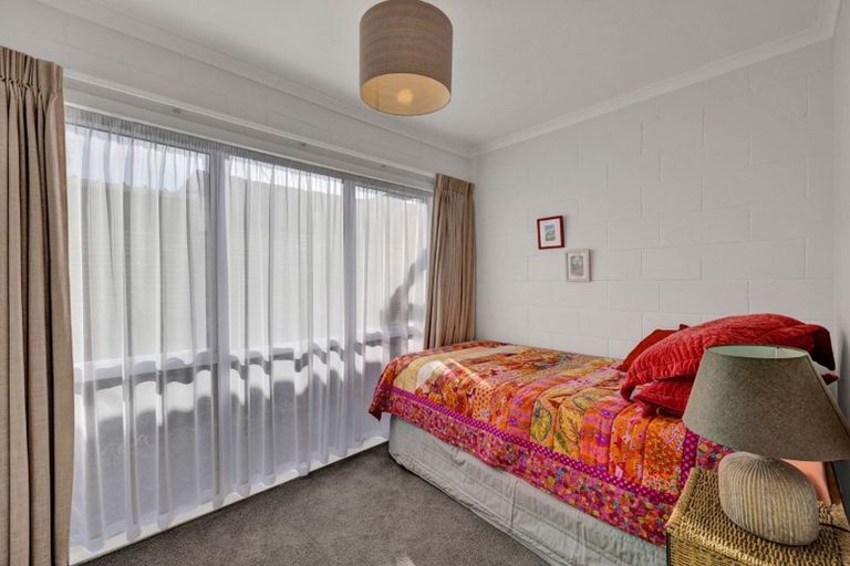 Photo of property in 2/30 Hamblyn Street, Strandon, New Plymouth, 4312