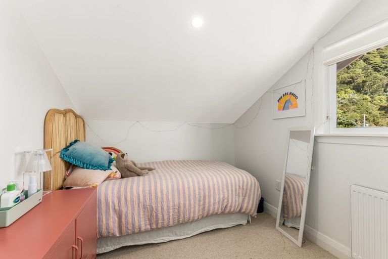 Photo of property in 103 Muritai Road, Eastbourne, Lower Hutt, 5013