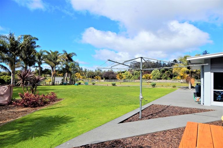 Photo of property in 1 Kotare Heights, Kerikeri, 0230