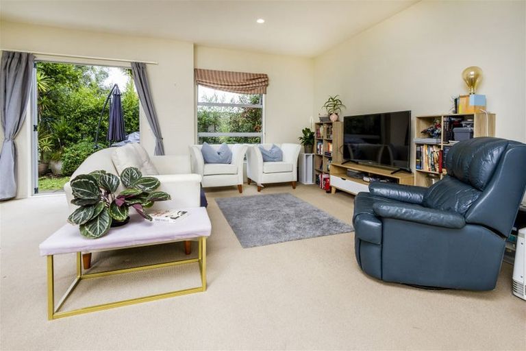 Photo of property in 5/40 Scarlet Oak Drive, Schnapper Rock, Auckland, 0632