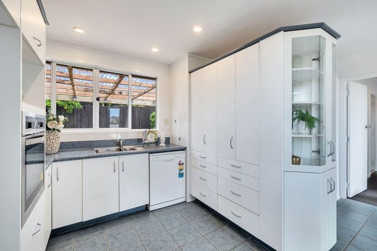 Photo of property in 1/18 Clensmore Place, Torbay, Auckland, 0630