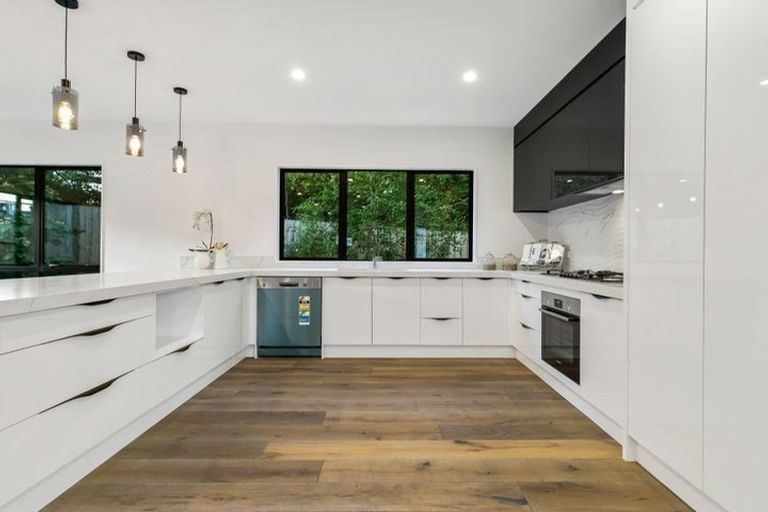 Photo of property in 15 Ti Kouka Place, Te Atatu Peninsula, Auckland, 0610