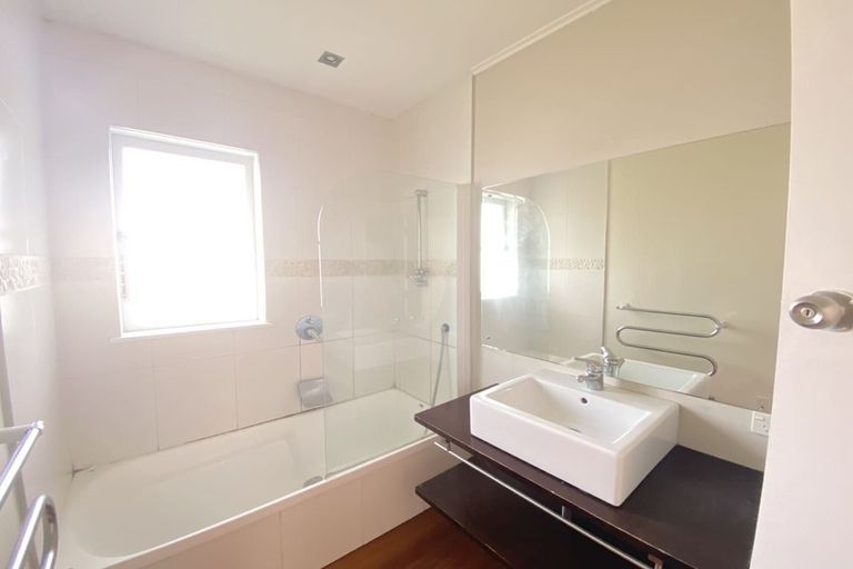 Photo of property in 57 Pakuranga Road, Pakuranga, Auckland, 2010