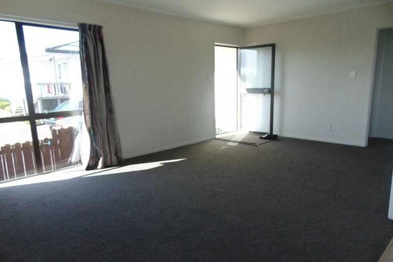 Photo of property in 1/8 Myna Place, Weymouth, Auckland, 2103