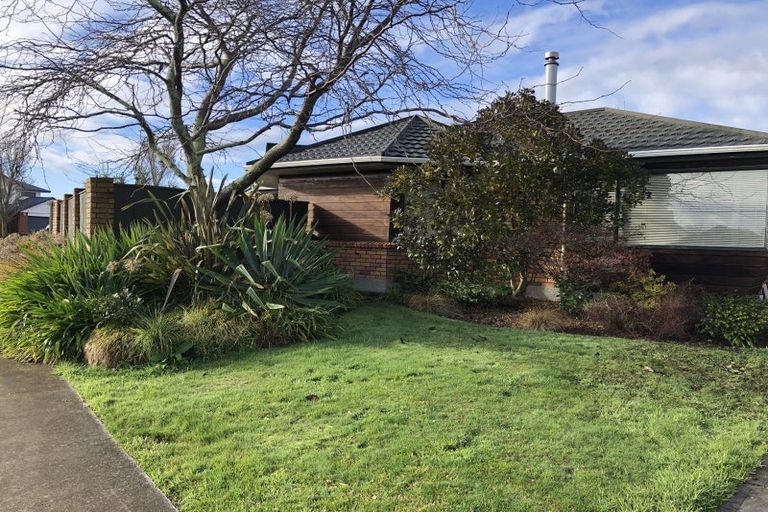 Photo of property in 18 Ruapehu Drive, Fitzherbert, Palmerston North, 4410