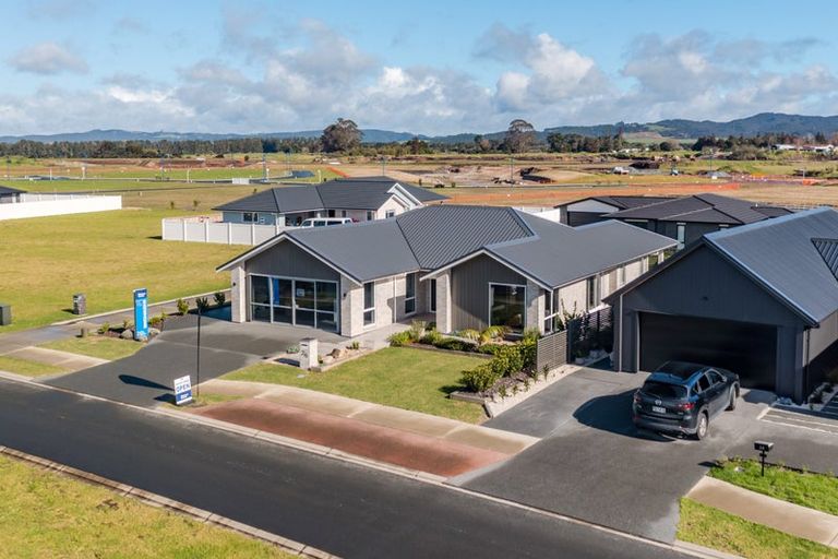 Photo of property in 26 Maturiki Drive, One Tree Point, 0118