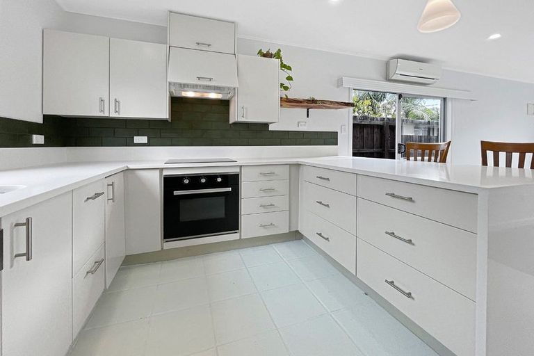 Photo of property in 12 Waterfront Road, Mangere Bridge, Auckland, 2022