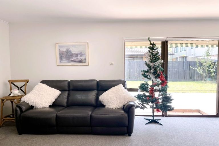 Photo of property in 21a Eastern Beach Road, Eastern Beach, Auckland, 2012