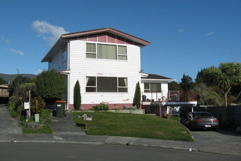 Photo of property in 4 Ely Grove, Wainuiomata, Lower Hutt, 5014