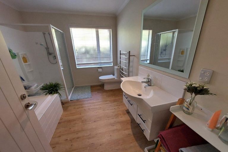 Photo of property in 25 Handley Crescent, Wigram, Christchurch, 8042