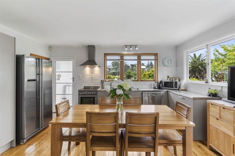 Photo of property in 16 Juniper Road, Sunnynook, Auckland, 0620