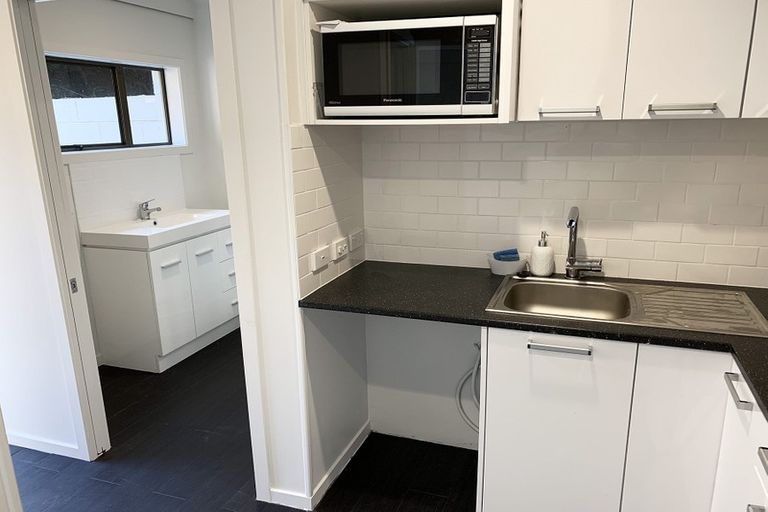 Photo of property in 1/18 Glenwood Avenue, Birkenhead, Auckland, 0626