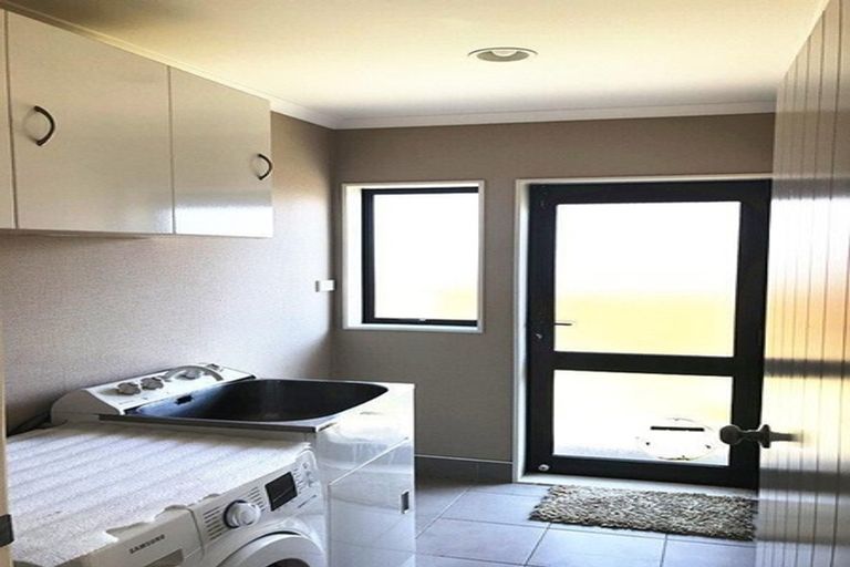 Photo of property in 4 Drumston Place, Flat Bush, Auckland, 2019