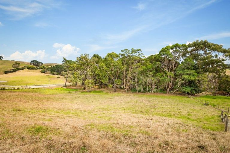 Photo of property in 196 Muriwai Valley Road, Muriwai, Waimauku, 0881