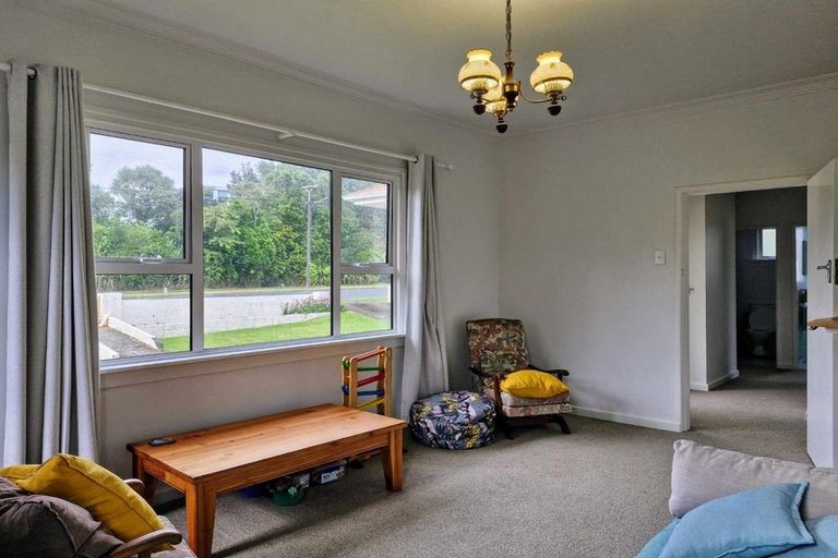 Photo of property in 7 Tarahua Road, Vogeltown, New Plymouth, 4310