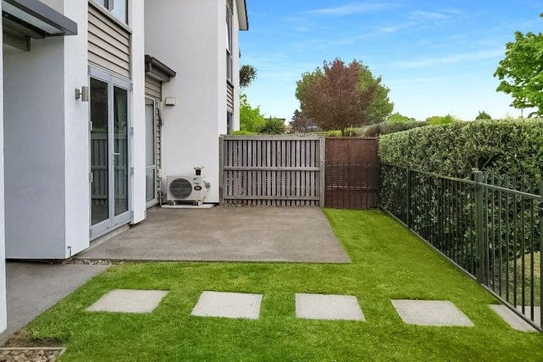 Photo of property in 2 Yew Tree Lane, Hillmorton, Christchurch, 8024