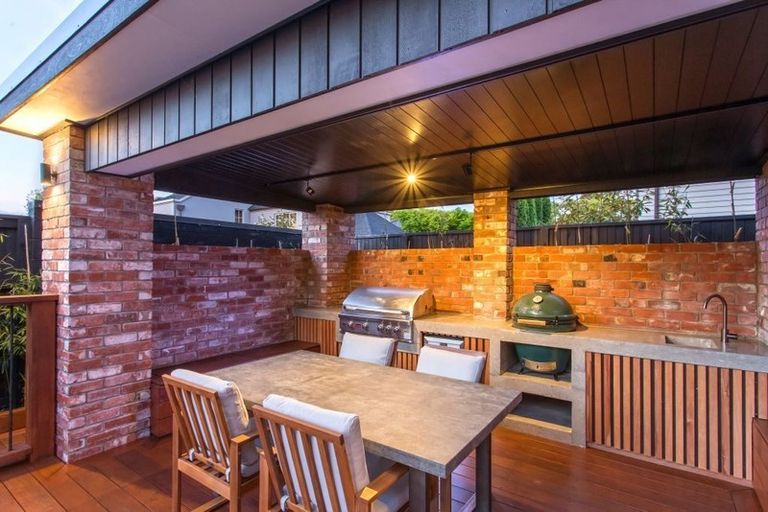 Photo of property in 16 Fendalton Road, Fendalton, Christchurch, 8014