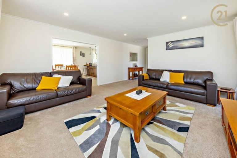 Photo of property in 6 Rohea Place, Opaheke, Papakura, 2113