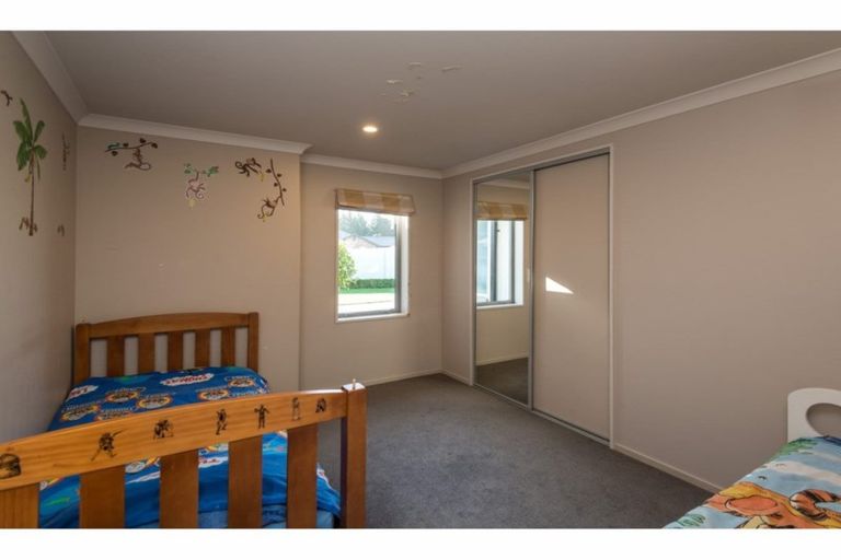 Photo of property in 28 Ruahine Place, Parklands, Christchurch, 8083