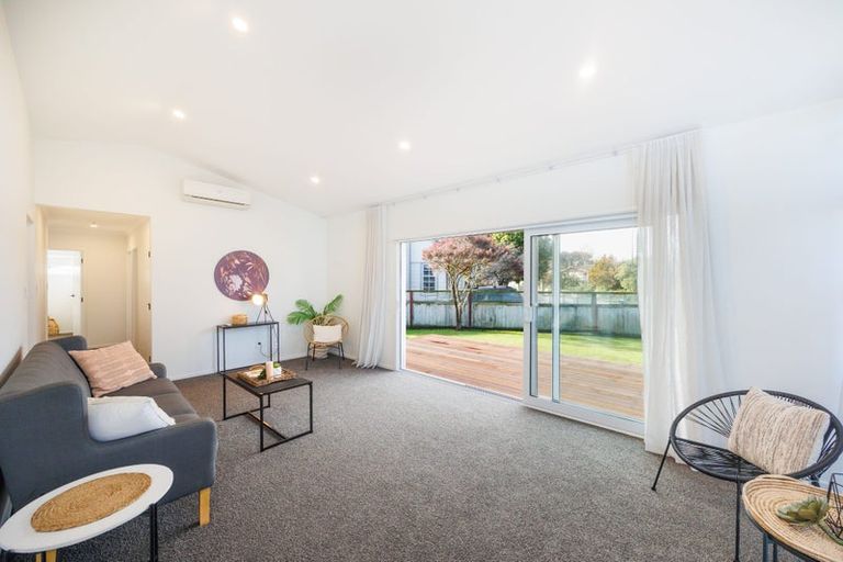 Photo of property in 9 Pinedale Parade, Milson, Palmerston North, 4414