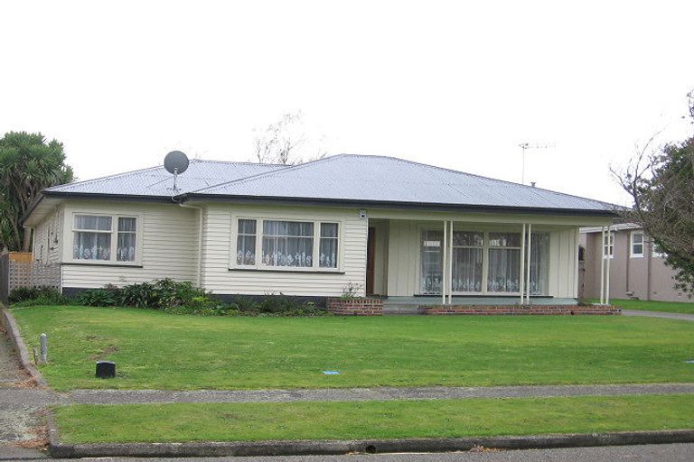 Photo of property in 33 Saint Albans Avenue, Hokowhitu, Palmerston North, 4410